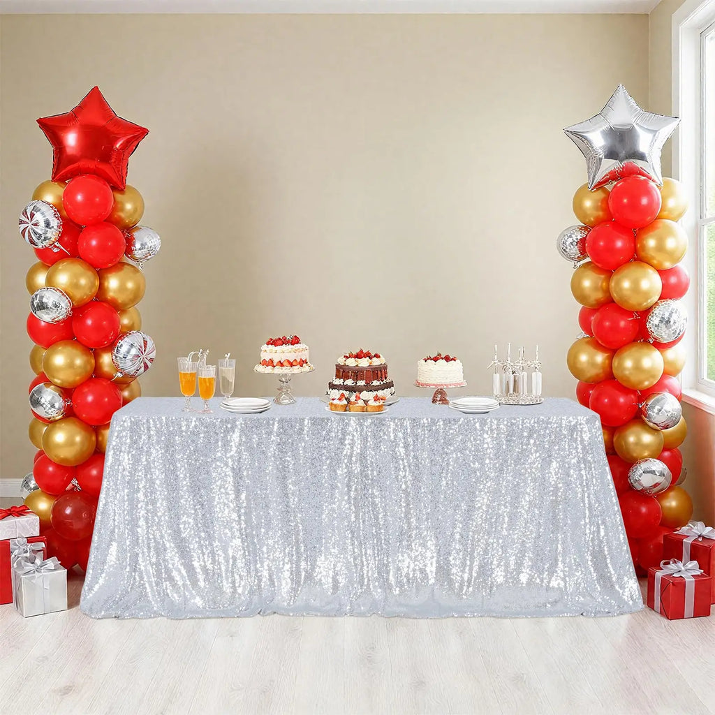 Exemple de buffet festif avec nappe à sequins argentés