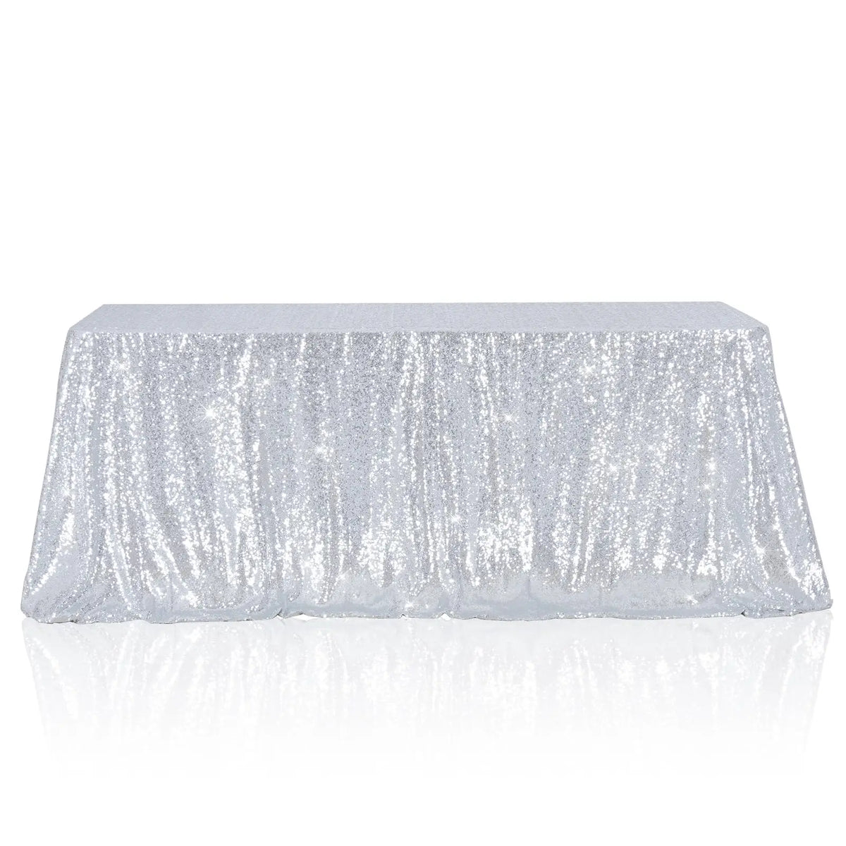 Nappe à sequins argentés sur une table rectangulaire