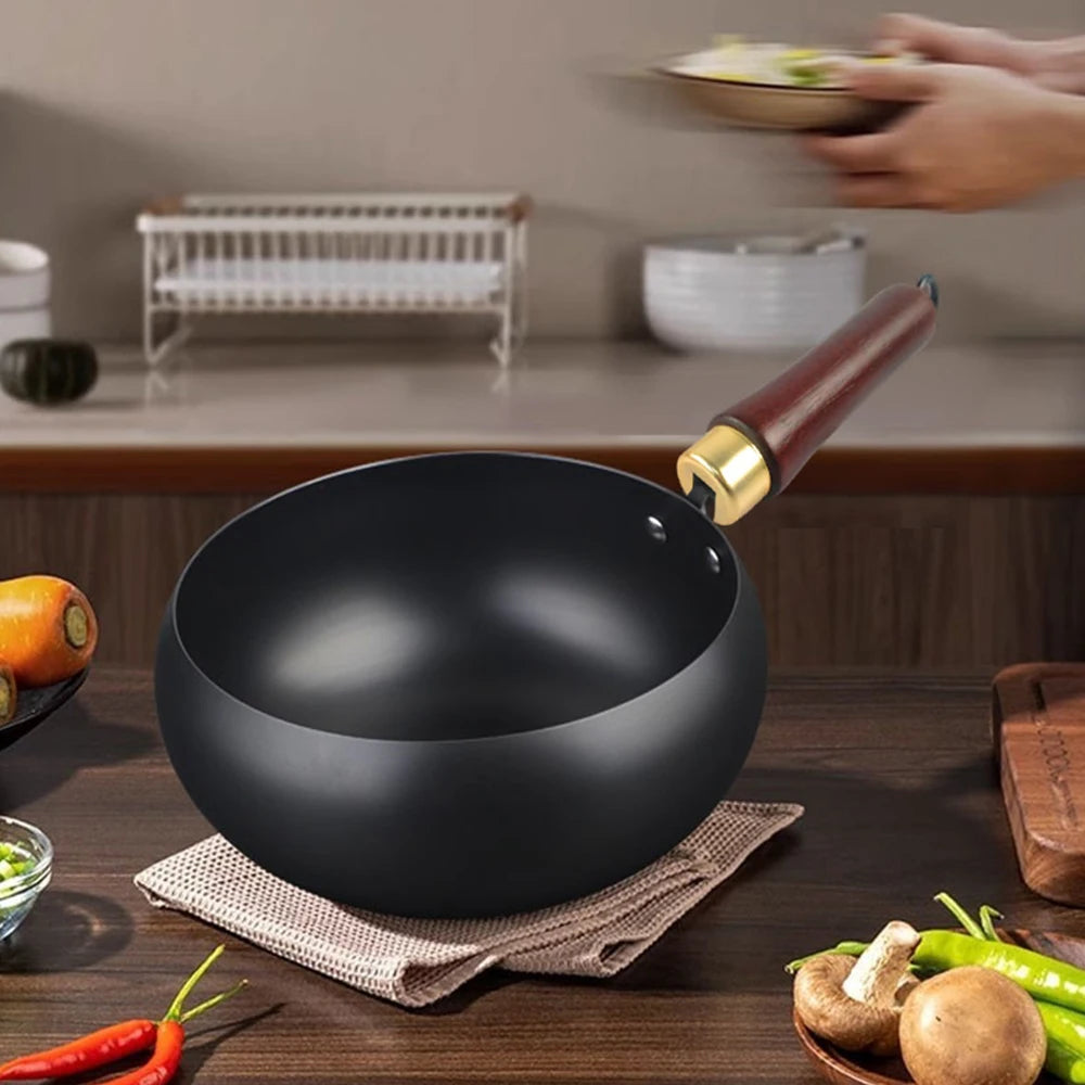 Wok en fer non revêtu avec couvercle en bois