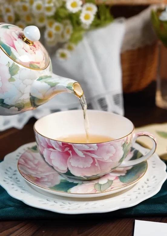 Théière, tasse et soucoupe en porcelaine, motif pivoines – vue 6