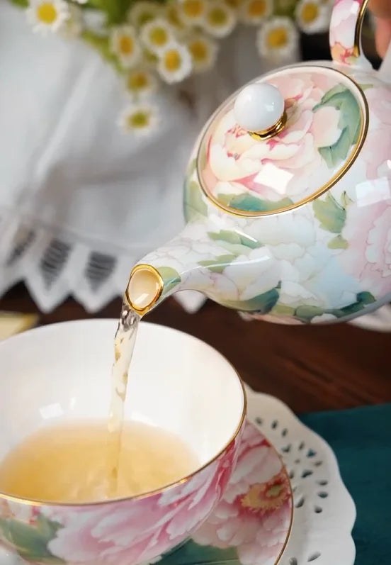Théière, tasse et soucoupe en porcelaine, motif pivoines – vue 4