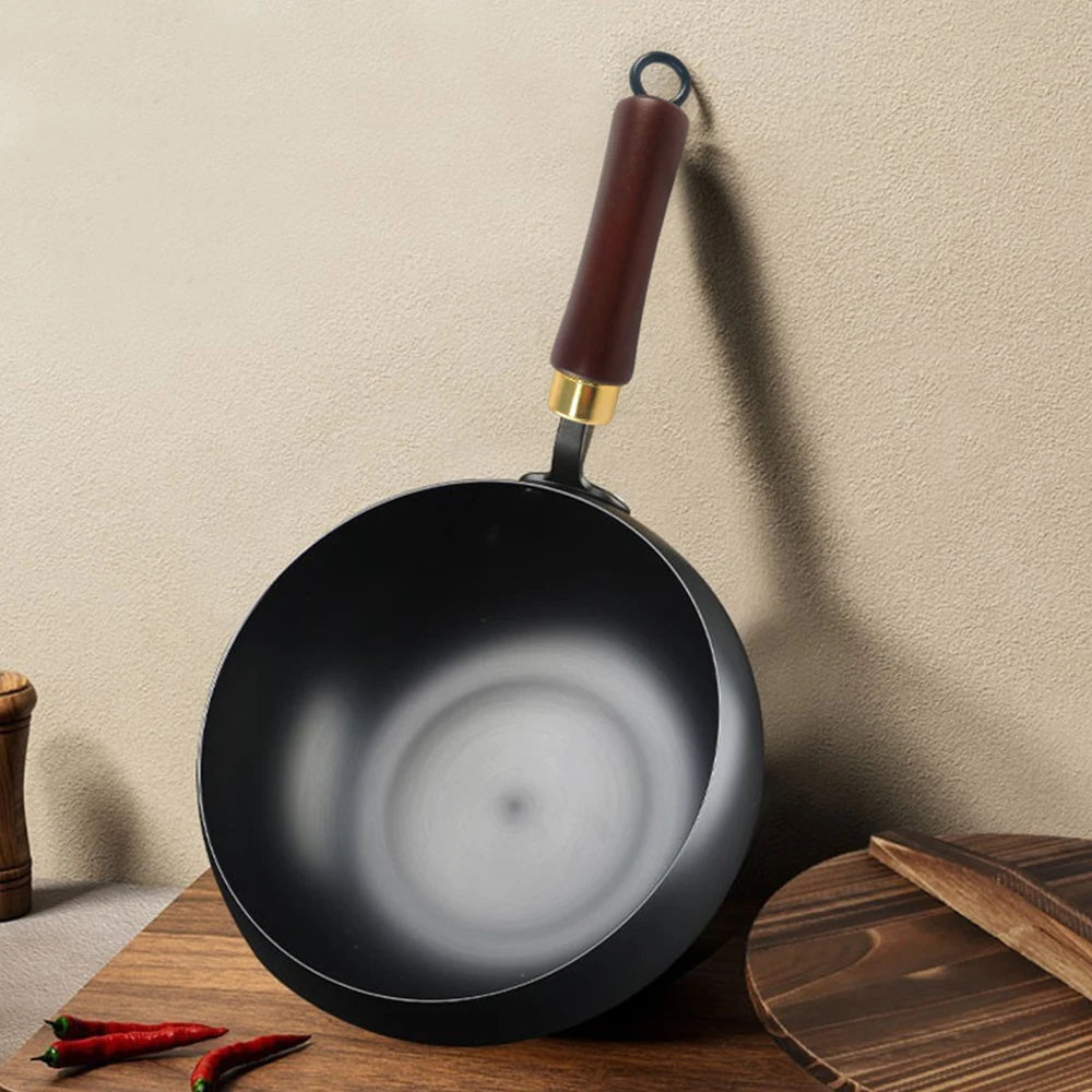 Wok en fer non revêtu avec couvercle en bois