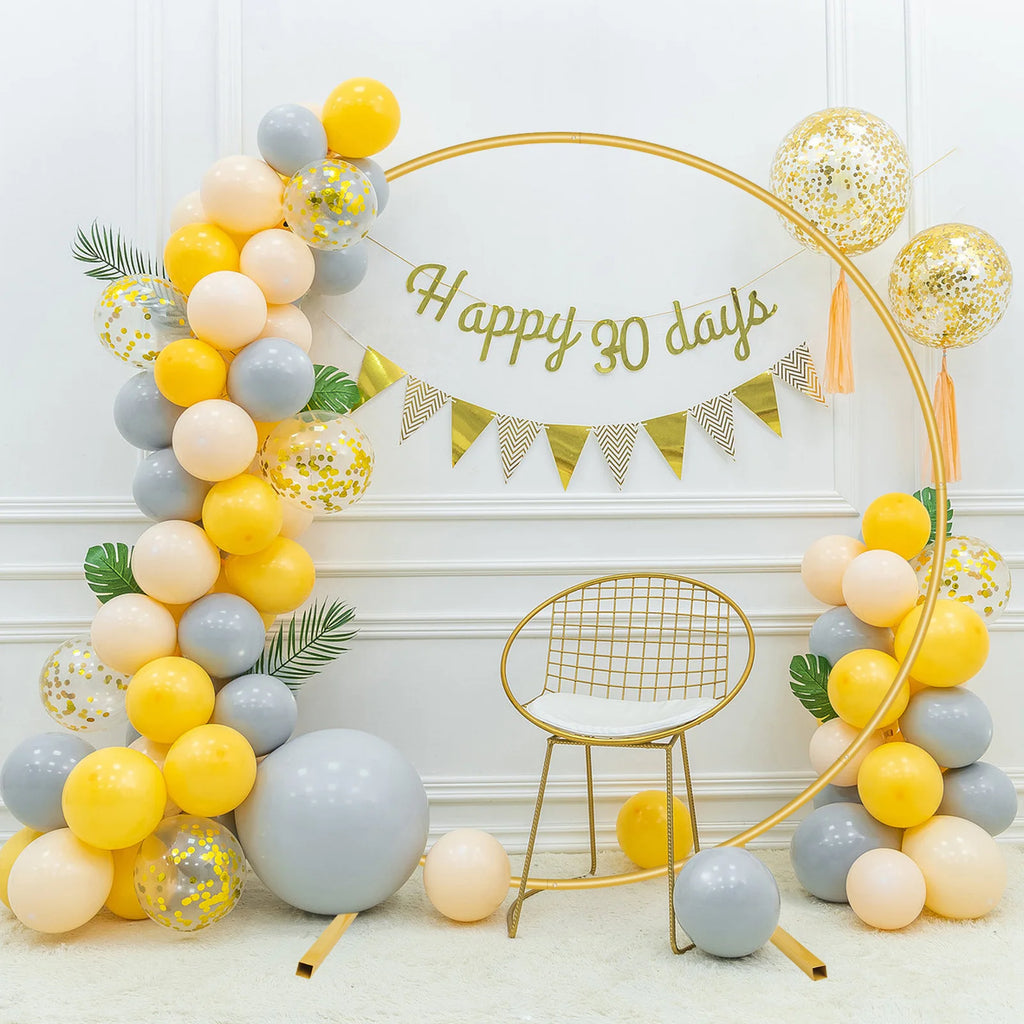Arche ronde en métal de 2 m : cercle décoré de ballons jaunes et blancs.