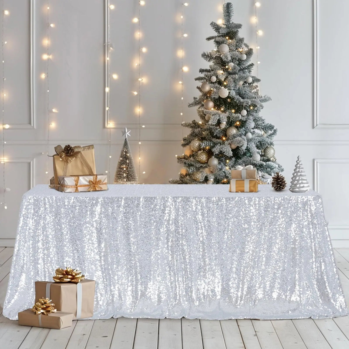 Mise en scène de Noël avec nappe argentée