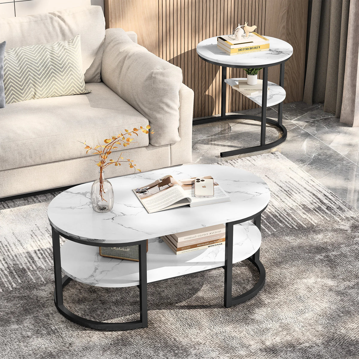 Tables basses gigognes ronde et ovale, effet marbre clair — deux tables au salon