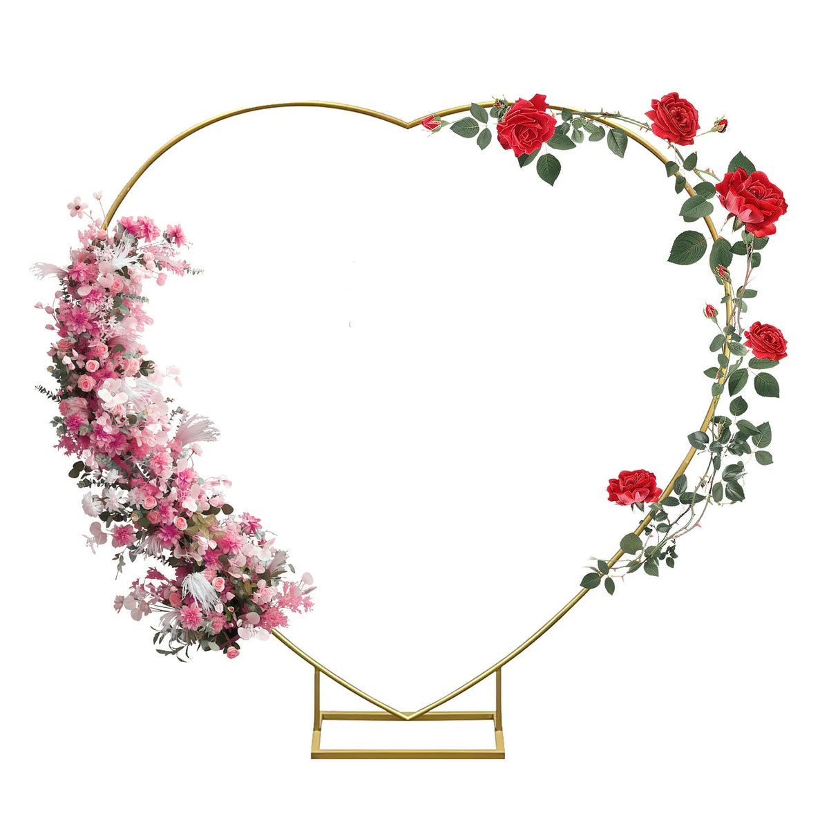 Arche de mariage dorée : arche en cœur décorée de fleurs.