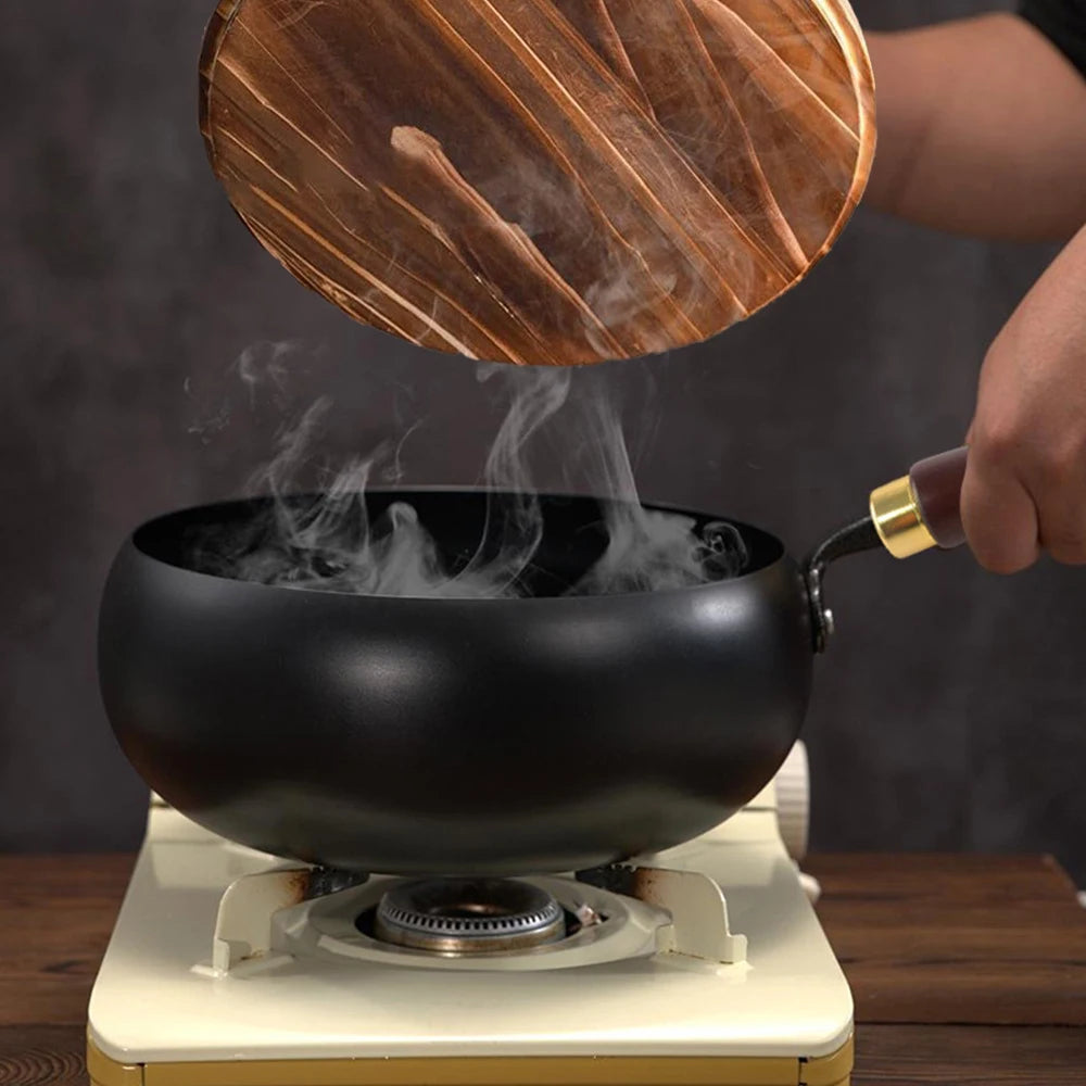 Wok en fer non revêtu avec couvercle en bois