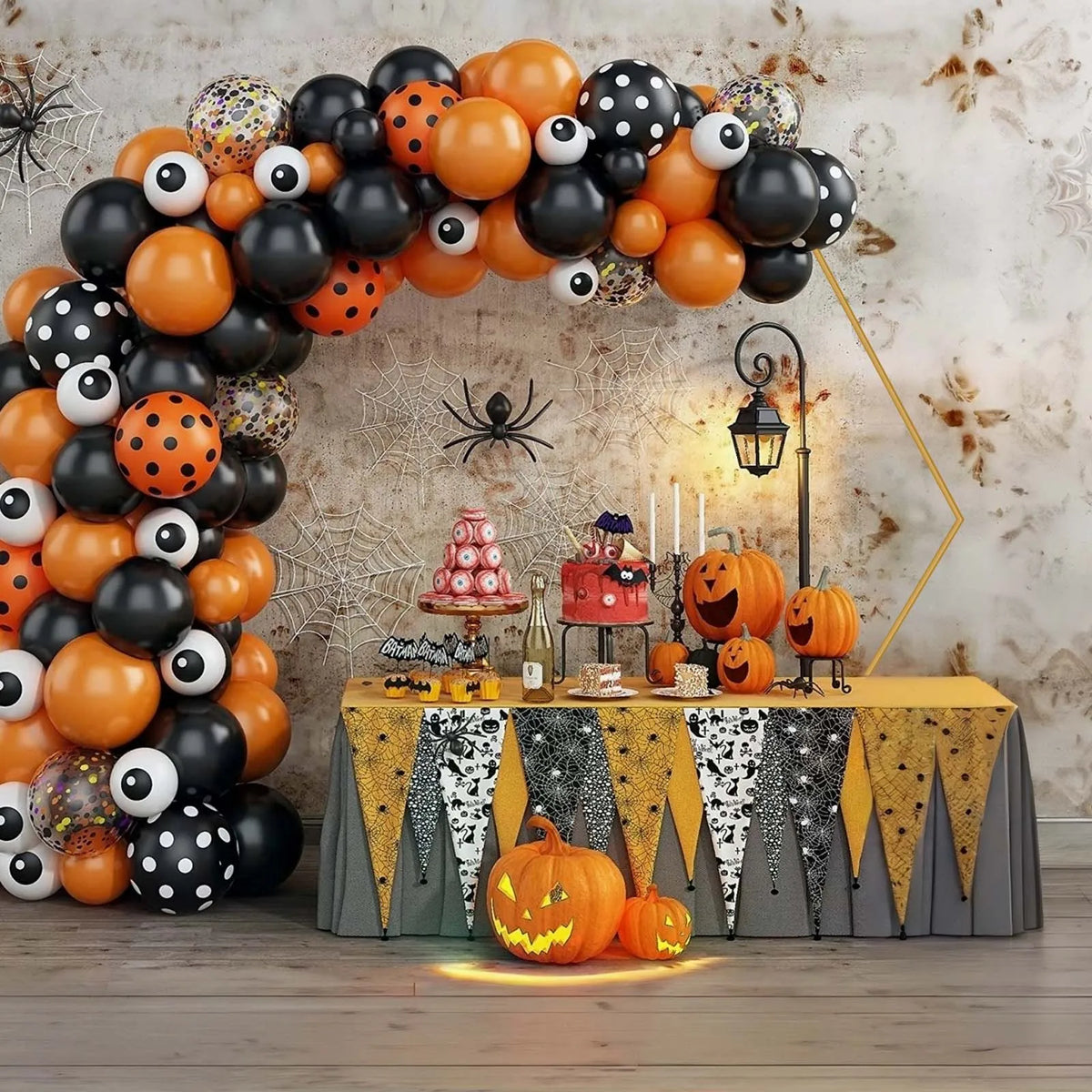 Arche de mariage dorée : arche et ballons Halloween.