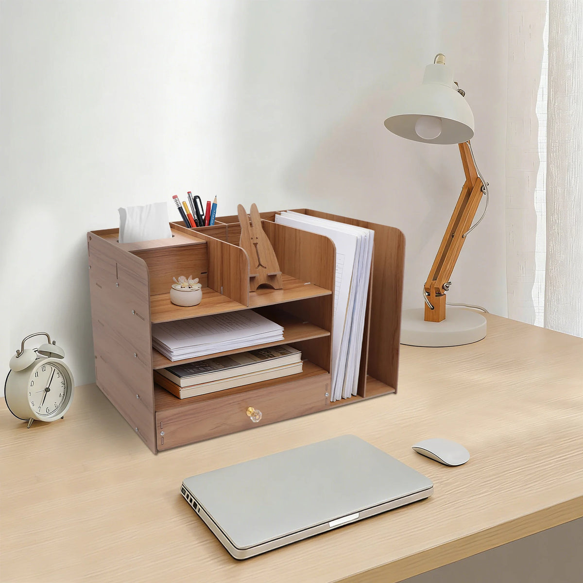 Organisateur de bureau en bois avec tiroir, 48 cm — sur un bureau
