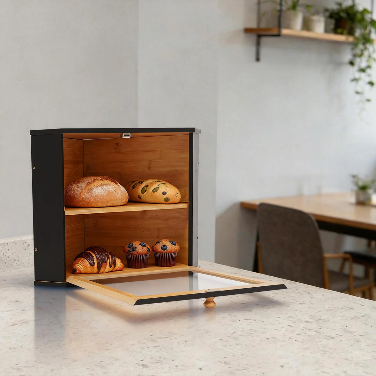 Boîte à pain d’angle en bambou noir à 2 niveaux — porte rabattable ouverte dans une cuisine