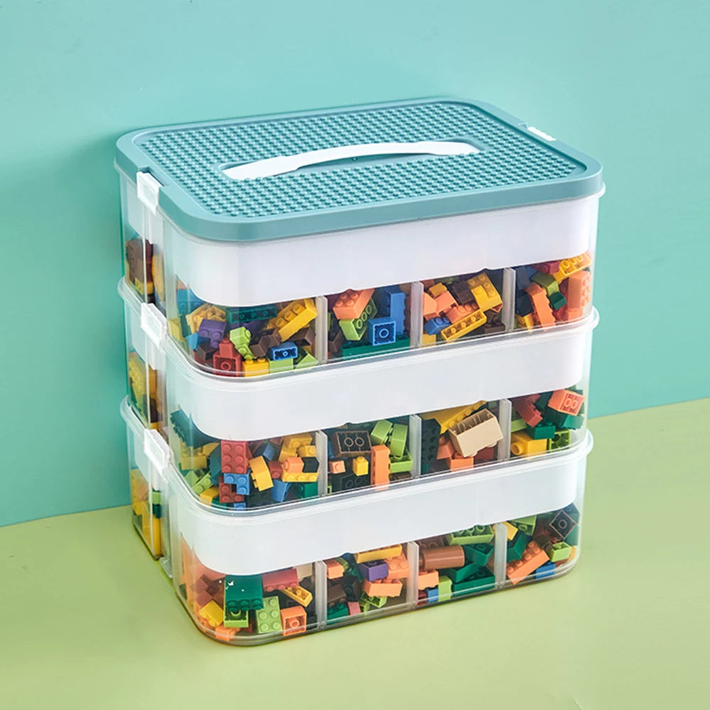 Boîte de tri plastique transparente à 3 étages, couvercle turquoise, jouets LEGO visibles.
