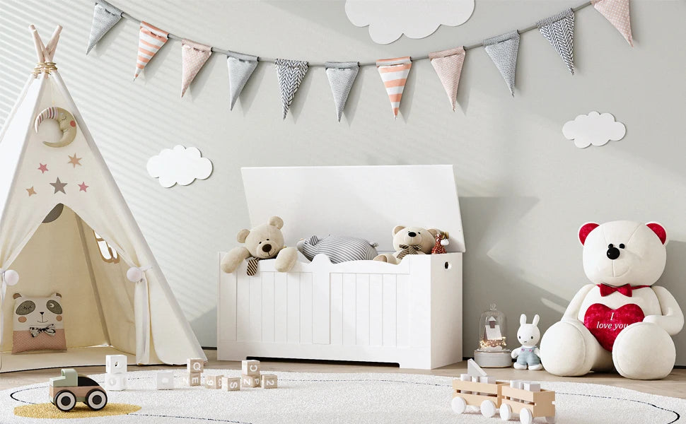 Coffre de rangement blanc pour enfants, couvercle relevé, espace de rangement visible