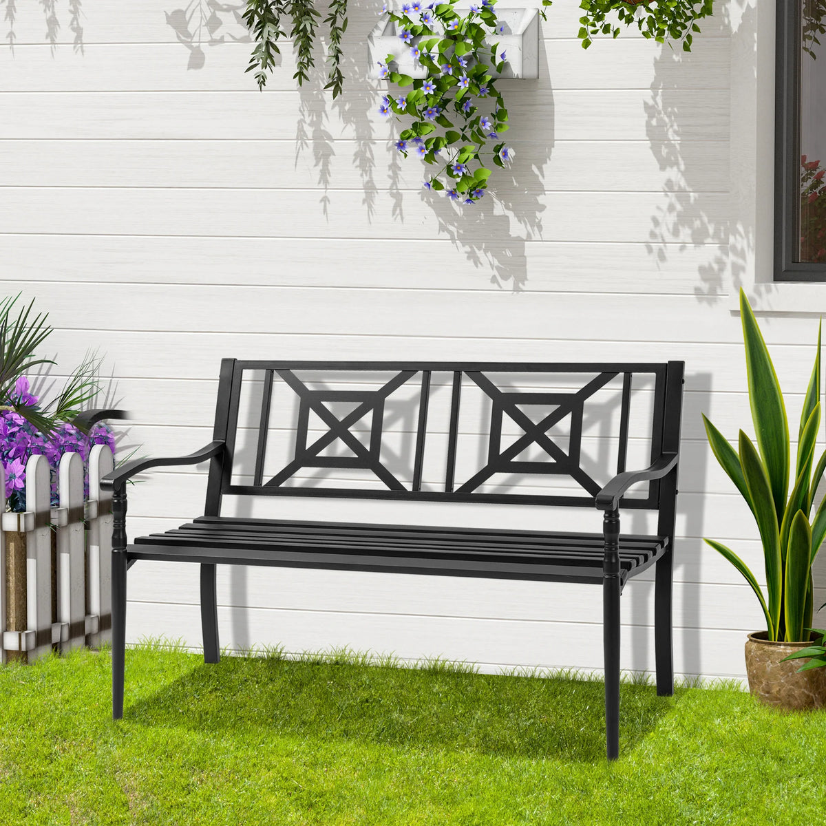 Banc de jardin noir 2 places avec dossier ajouré et assise à lattes, accoudoirs