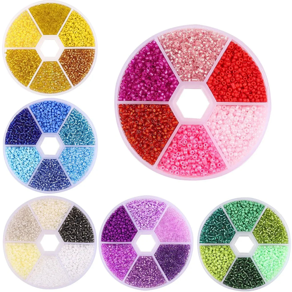 Jeu de perles de riz en verre en roues séparées par couleurs et sections.