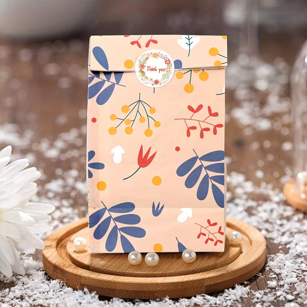 Sachet floral rose fermé par un autocollant décoratif