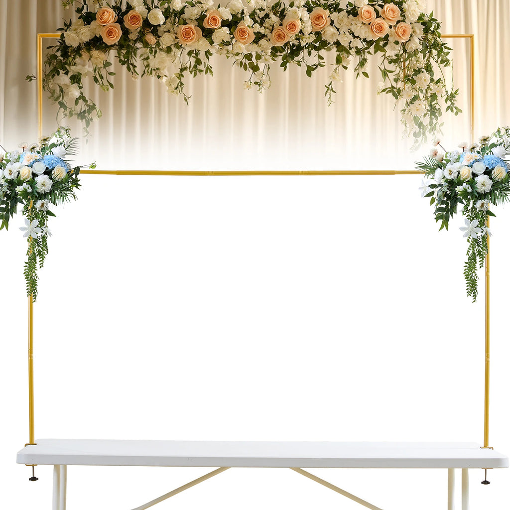 Support de table doré avec fleurs de mise en scène