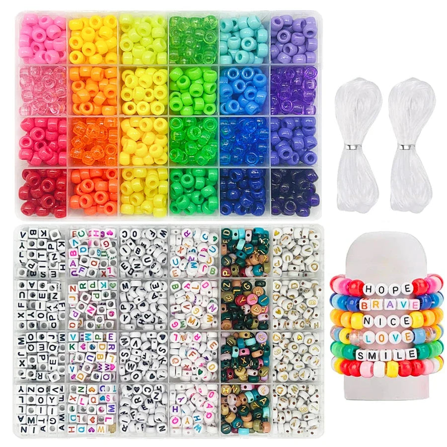 Exemples de kits de perles ; la variante vendue est 720 perles colorées