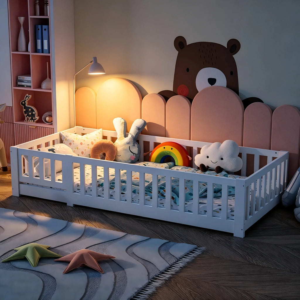 Lit Montessori en pin avec barrières et porte