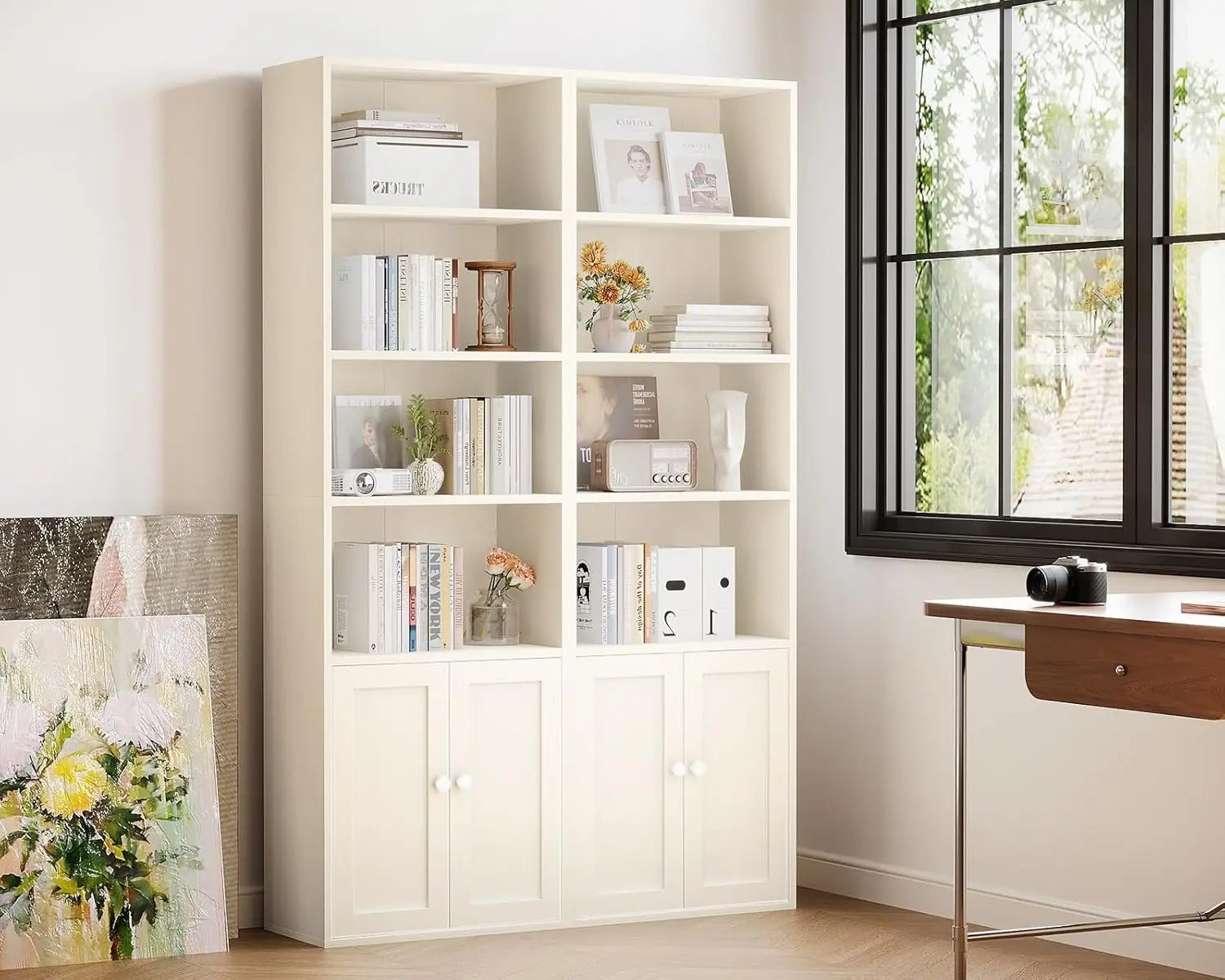 Bibliothèque étroite avec portes et 6 niveaux