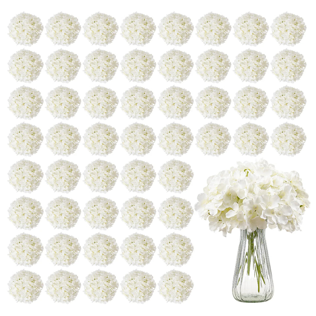Têtes d’hortensias artificiels blancs et exemple de bouquet composé