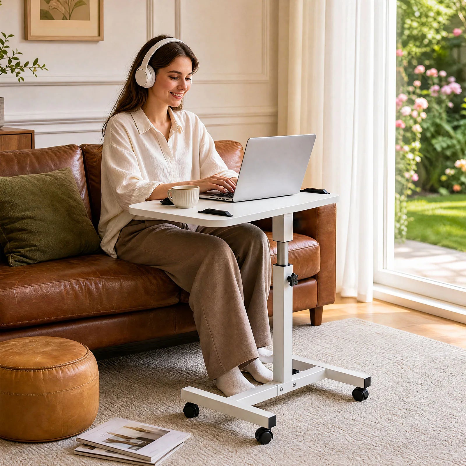 Bureau mobile inclinable sur roulettes pour ordinateur