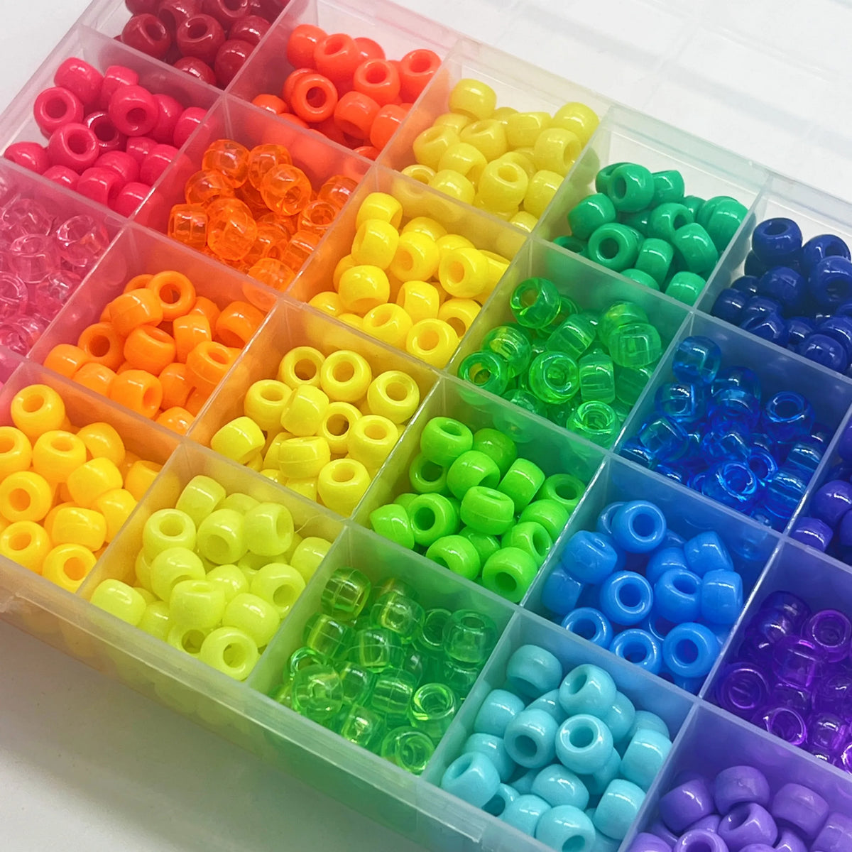 Boîte compartimentée de perles Kandi aux couleurs de l’arc-en-ciel