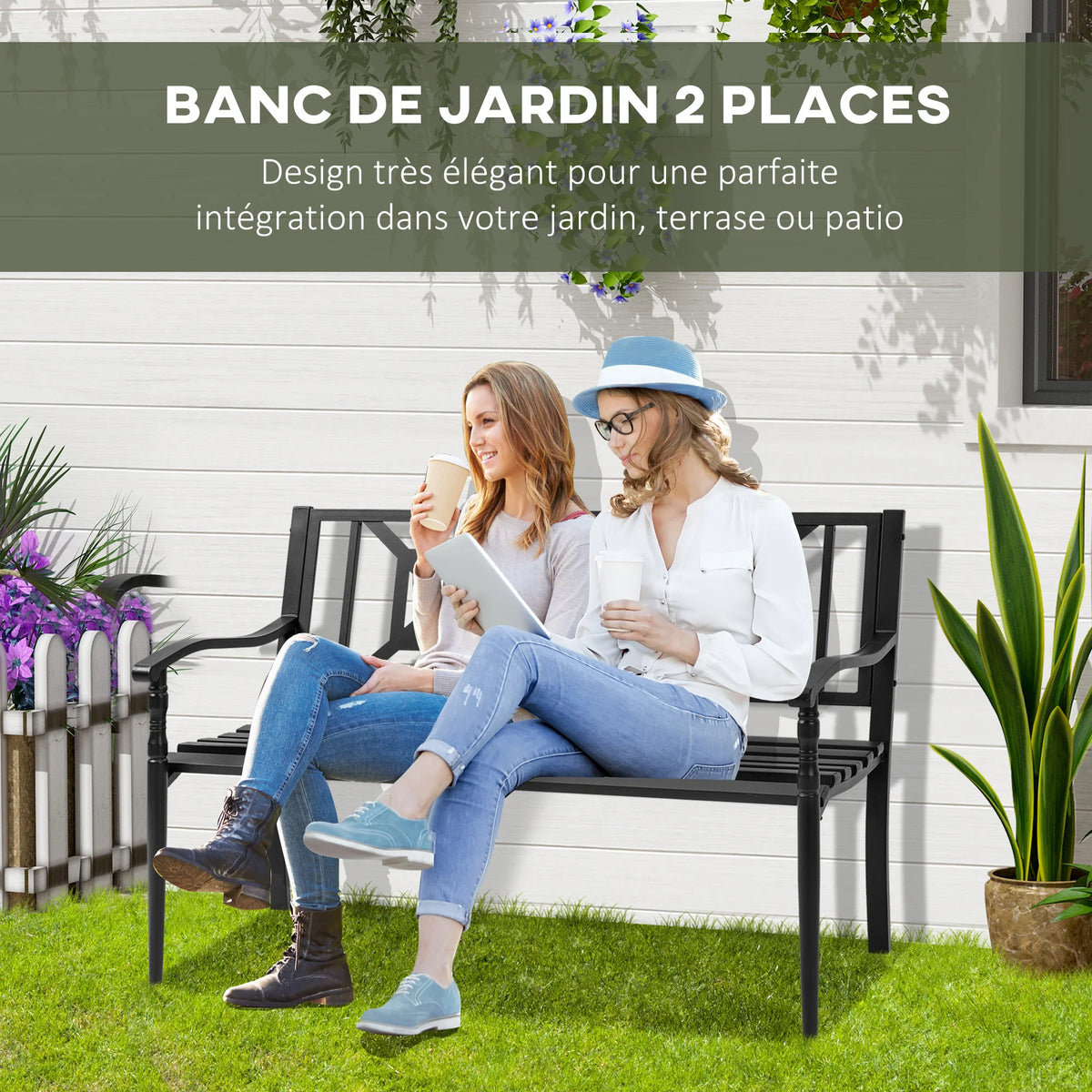 Banc de jardin noir 2 places en extérieur, dossier ajouré et assise à lattes