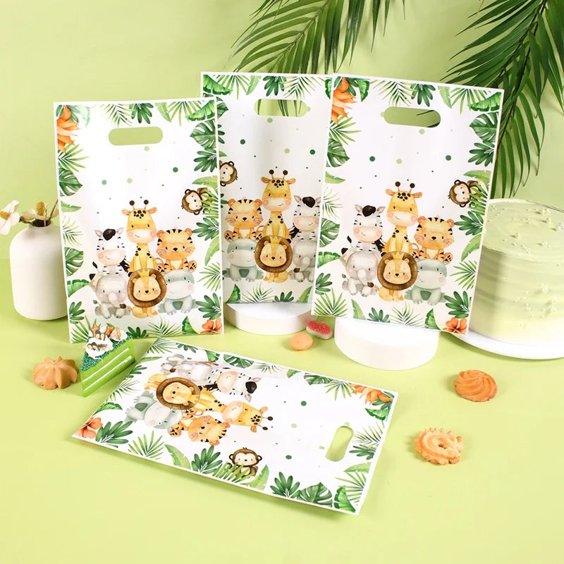 Exemple de présentation des sacs jungle avec de petits objets de fête