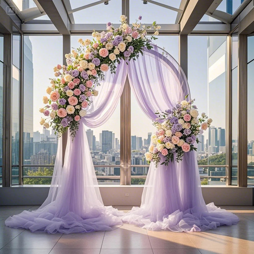 Tulle violet clair pour arche, voilages retombants au sol et drapés en arc