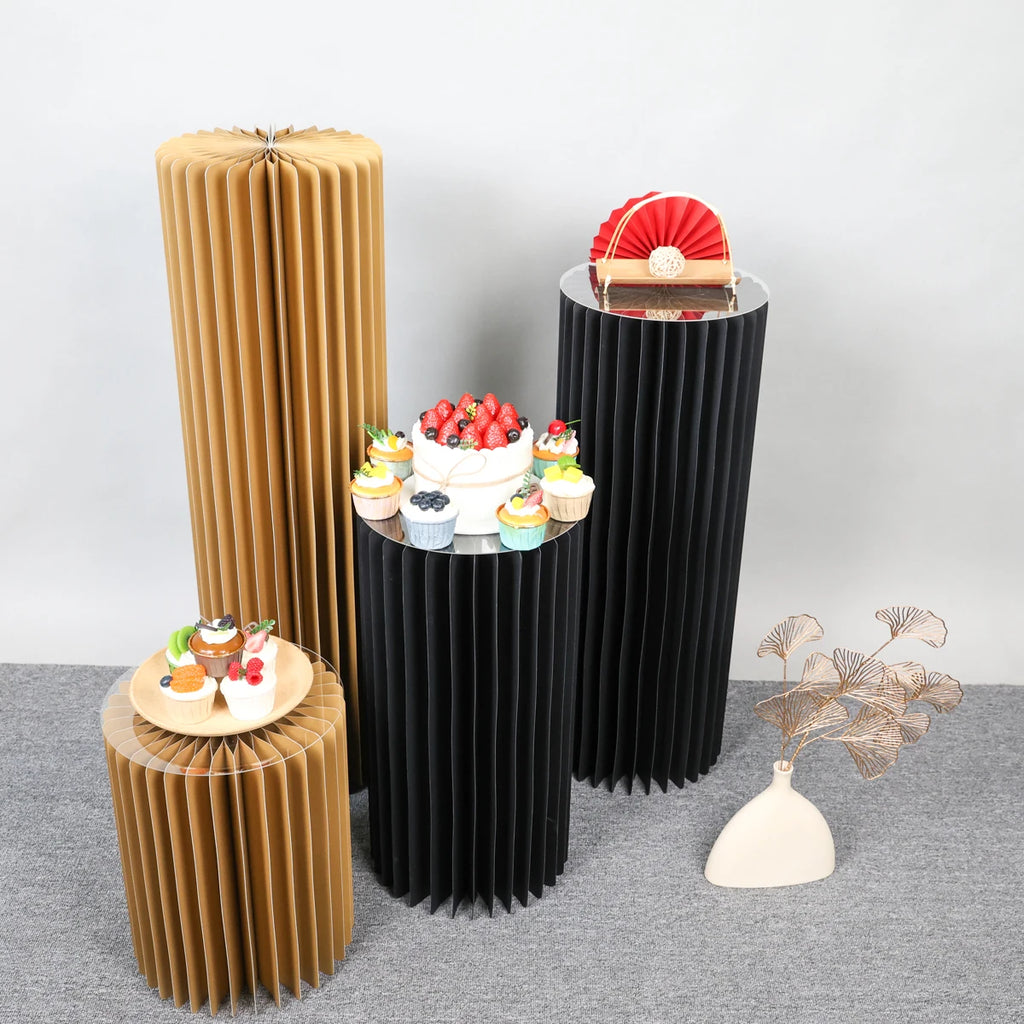 Colonnes de réception pliantes : vue des colonnes avec gâteaux.