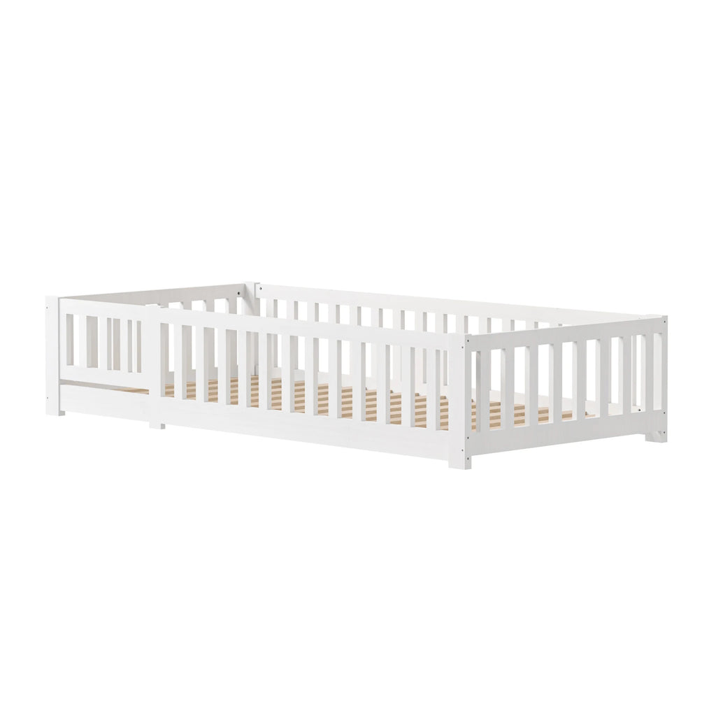 Lit Montessori en pin avec barrières et porte