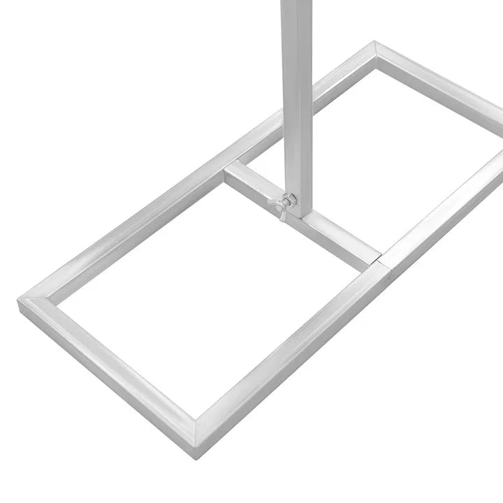 Détail de la base rectangulaire du support de cérémonie