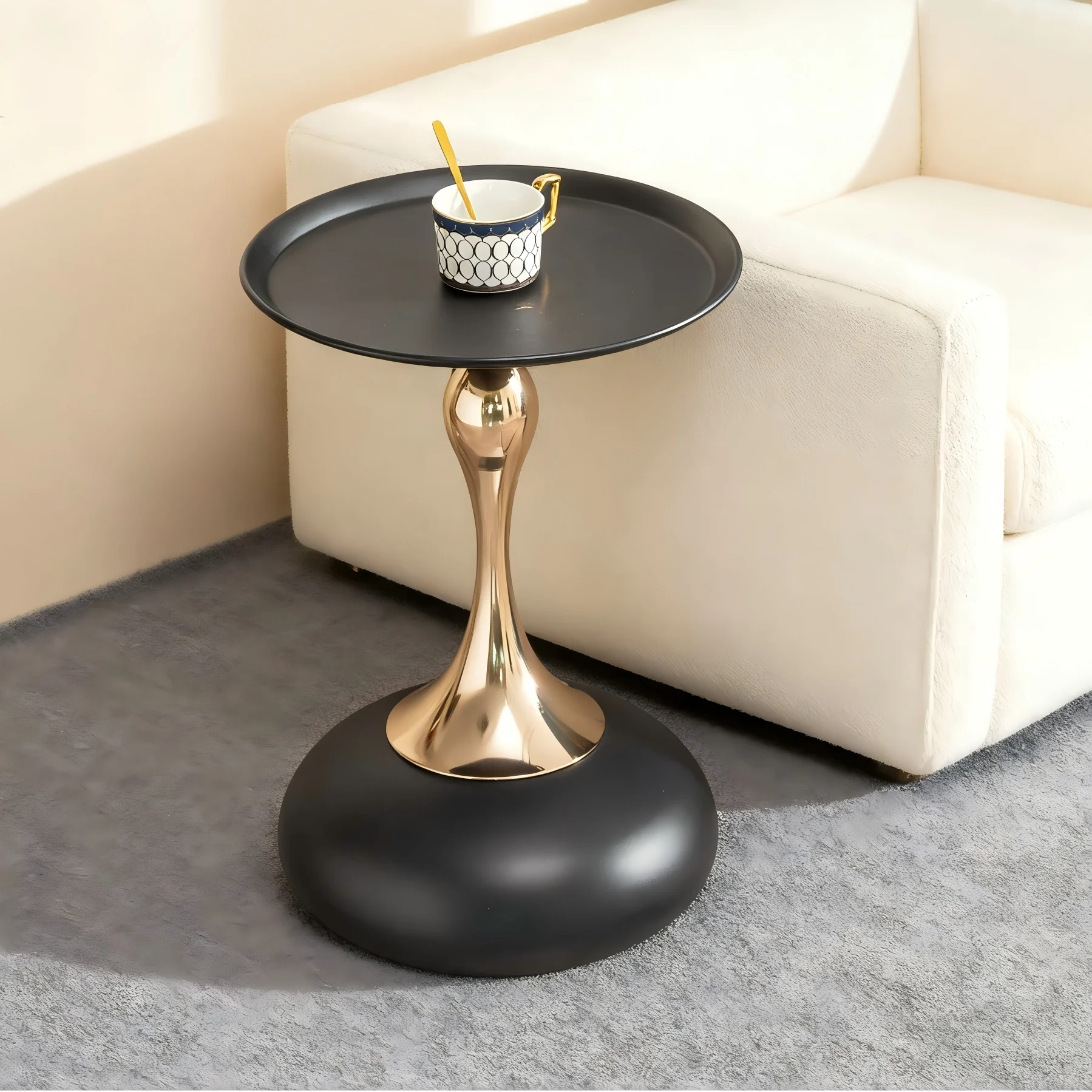 Table d’appoint ronde en métal hauteur 54 cm