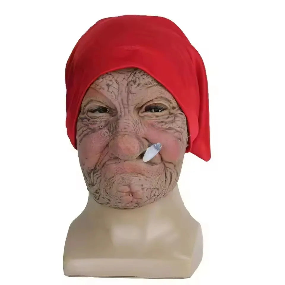 Masque de personnage âgé à foulard rouge pour Halloween : vue de face sur mannequin.
