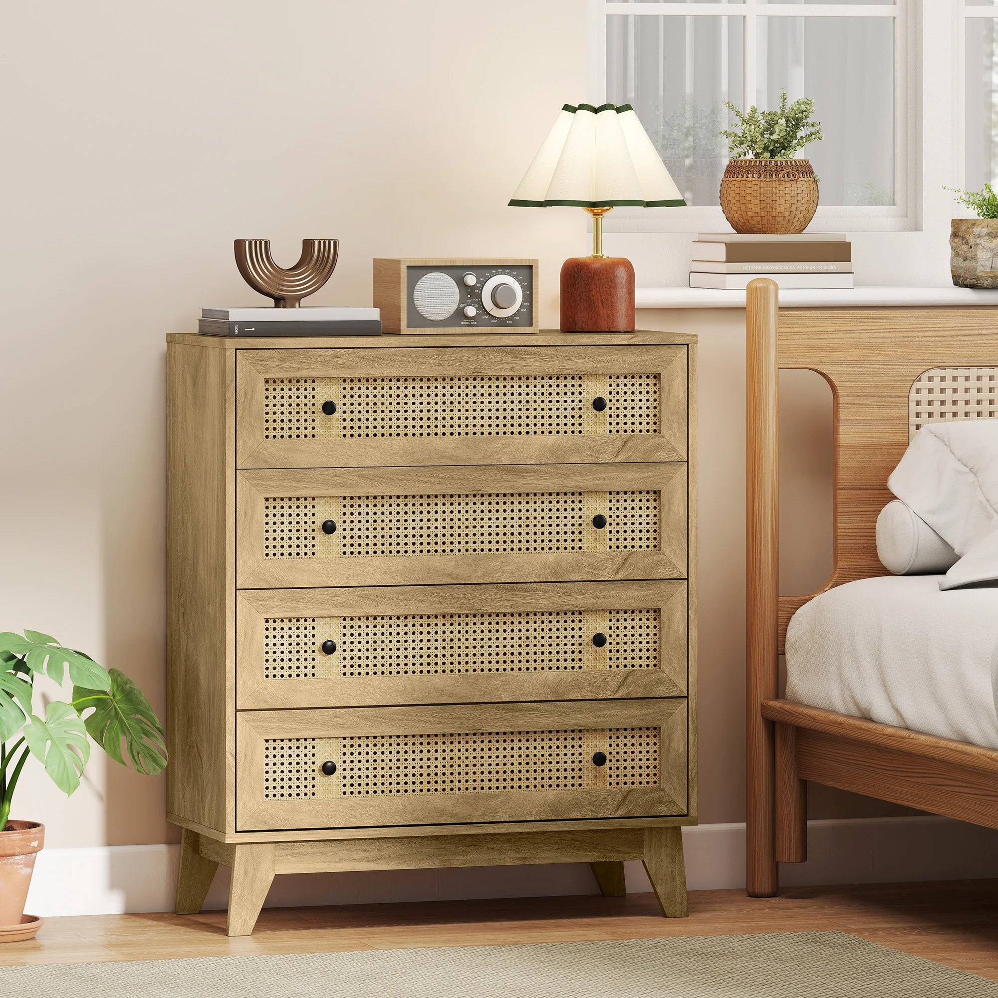 Commode 4 tiroirs en bois clair et cannage rotin