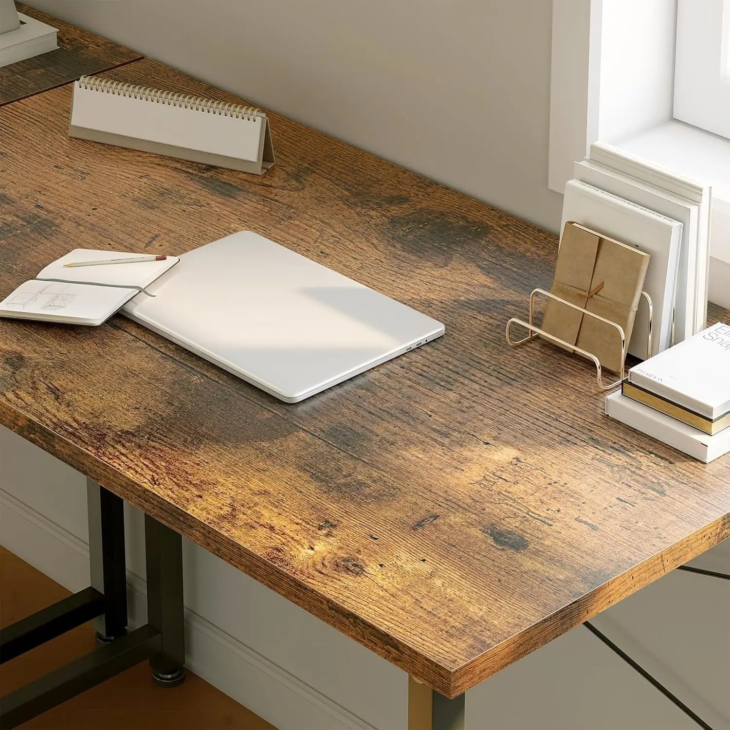 Bureau droit 140 × 50 cm en bois et métal