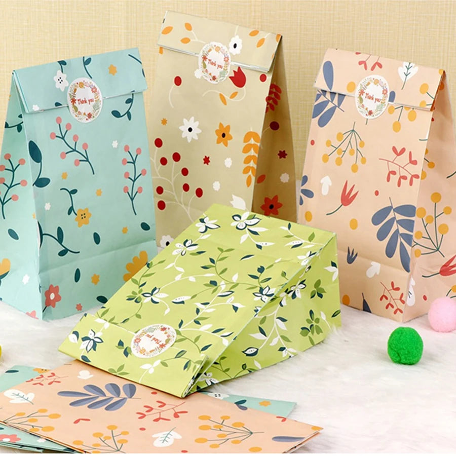 Sachets cadeaux en papier aux motifs floraux assortis